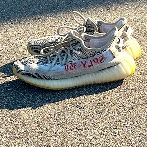 I am selling yeezey zebras 350 boosts. They are used.